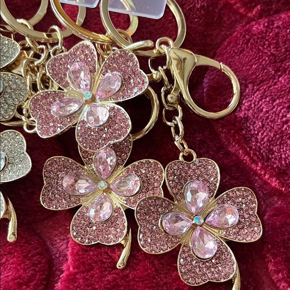 Sparkling Flower Keychains - Picture 2 of 5